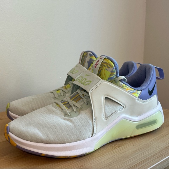 NIKE Women’s AIR MAX Bella TR 5 PRM Sneaker, Size 7 - Picture 1 of 12